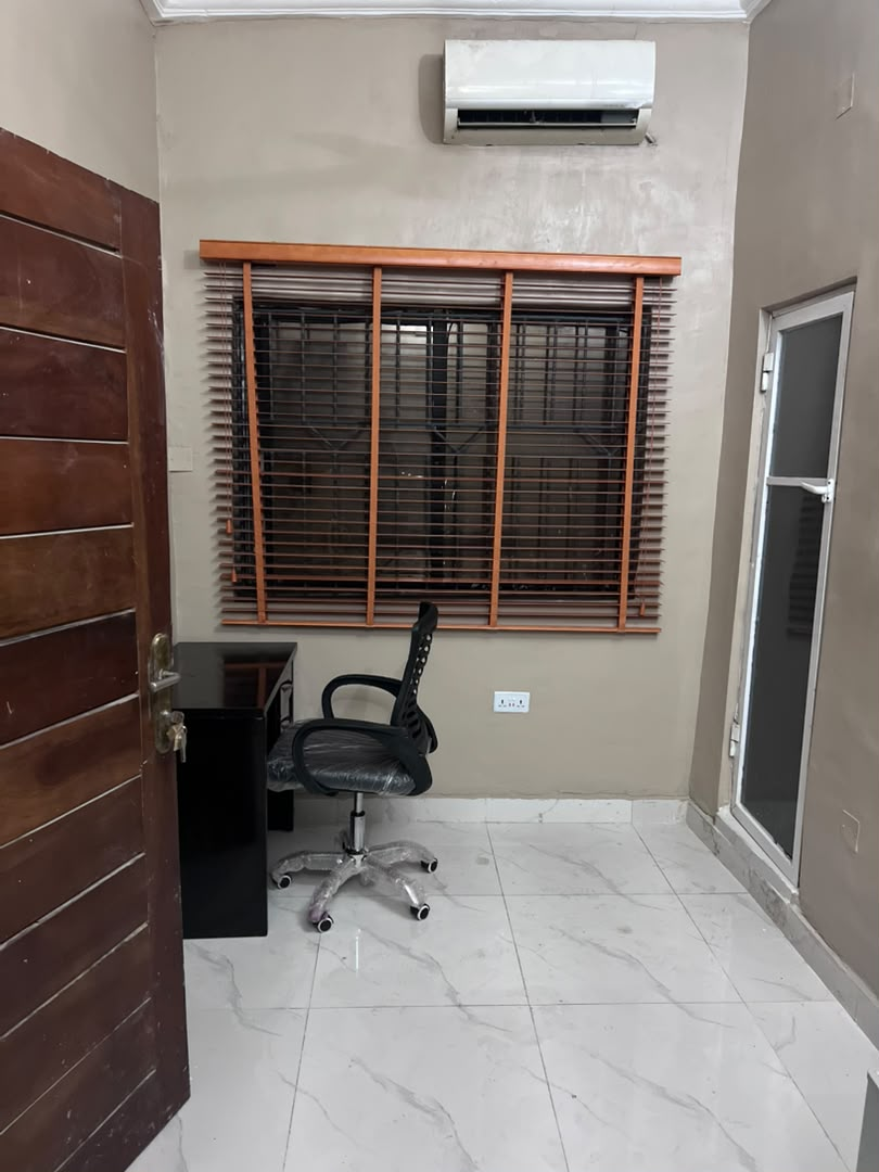 Single room at Rilwan AJALA Homes with AC, timber blinds, office desk and marble floor